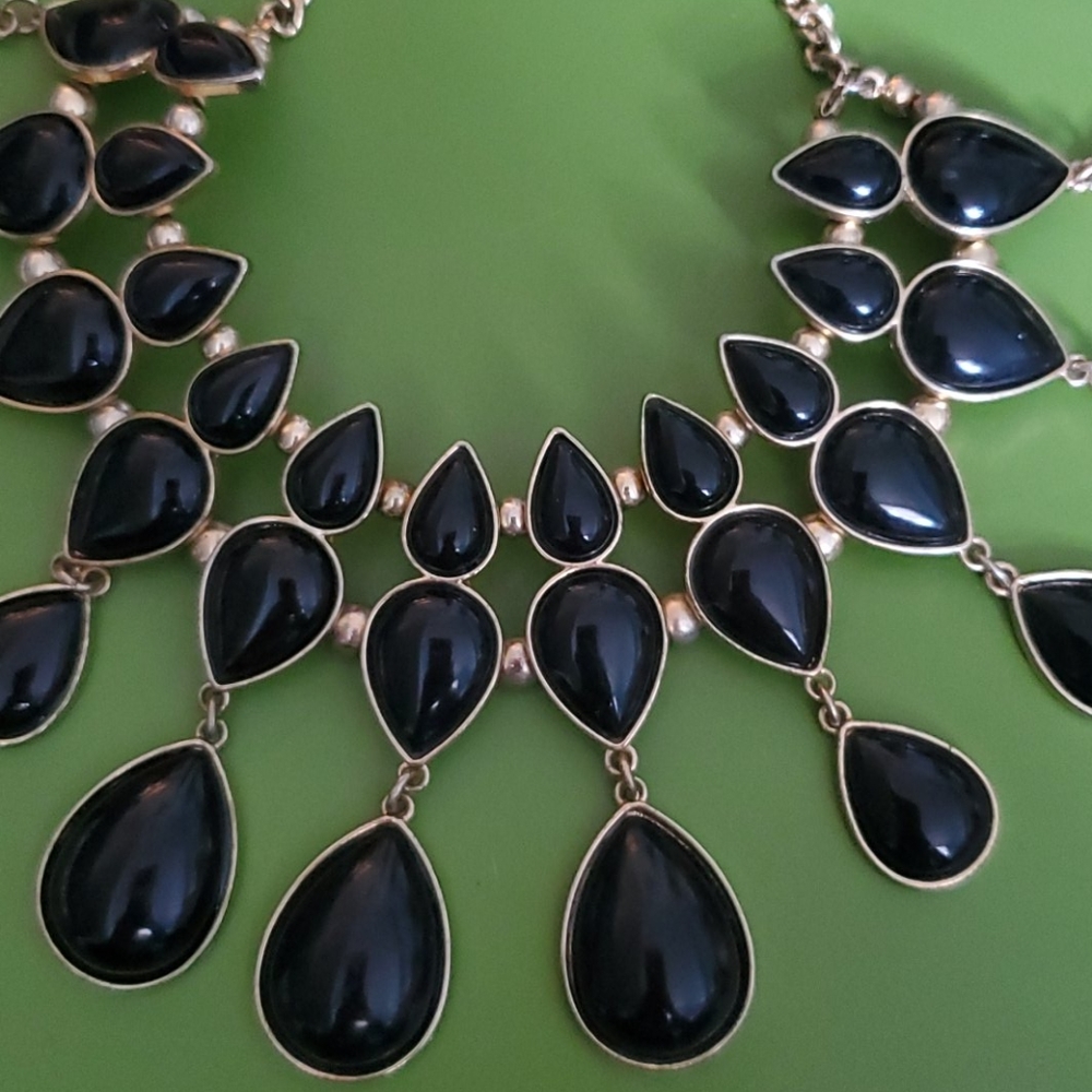 Stunning Statement Necklace - Picture 2 of 3